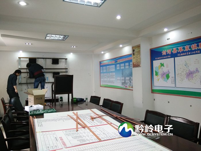 剑河县革东镇政府扶贫办47寸2x2拼接屏项目完工