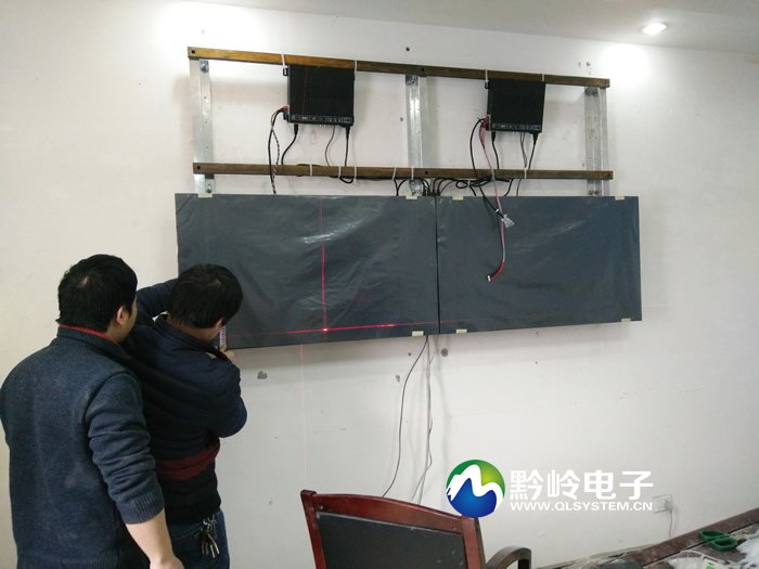 剑河县革东镇政府扶贫办47寸2x2拼接屏项目完工